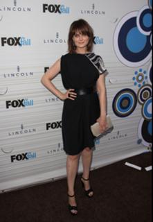 Emily Deschanel feet photo thumbnail