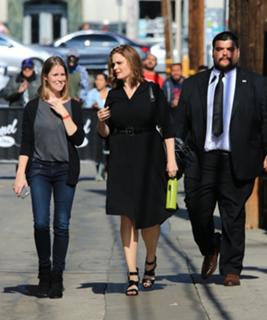 Emily Deschanel feet photo thumbnail