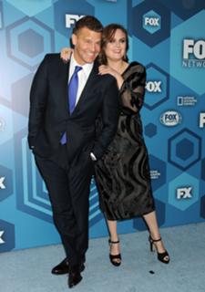 Emily Deschanel feet photo thumbnail
