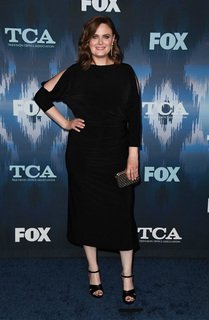 Emily Deschanel feet photo thumbnail
