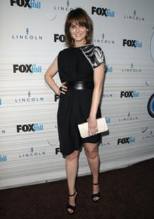 Emily Deschanel feet photo thumbnail