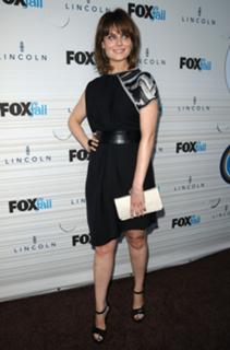 Emily Deschanel feet photo thumbnail