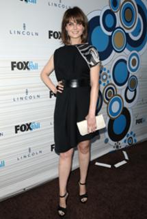 Emily Deschanel feet photo thumbnail