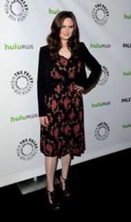 Emily Deschanel feet photo thumbnail