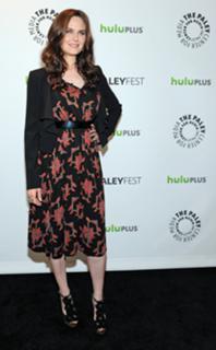 Emily Deschanel feet photo thumbnail