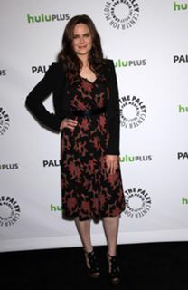 Emily Deschanel feet photo thumbnail
