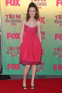 Emily Deschanel feet photo thumbnail