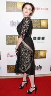 Emily Deschanel feet photo thumbnail