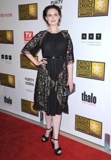 Emily Deschanel feet photo thumbnail