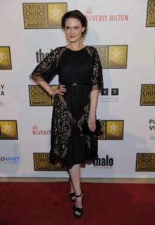 Emily Deschanel feet photo thumbnail