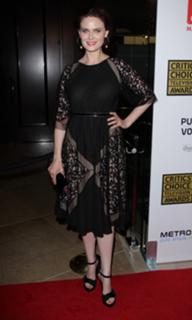 Emily Deschanel feet photo thumbnail