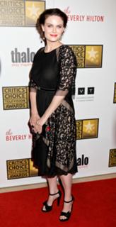 Emily Deschanel feet photo thumbnail