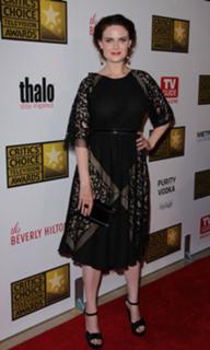 Emily Deschanel feet photo thumbnail