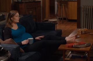 Emily Deschanel feet photo thumbnail