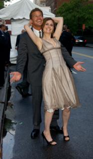 Emily Deschanel feet photo thumbnail