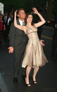 Emily Deschanel feet photo thumbnail