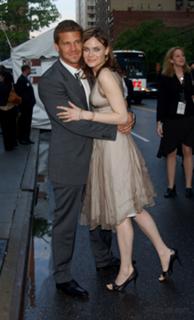 Emily Deschanel feet photo thumbnail