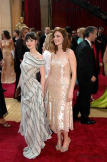Emily Deschanel feet photo thumbnail