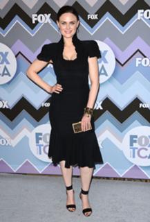 Emily Deschanel feet photo thumbnail