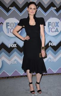 Emily Deschanel feet photo thumbnail