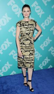 Emily Deschanel feet photo thumbnail