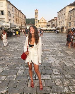 Emily DiDonato feet photo thumbnail