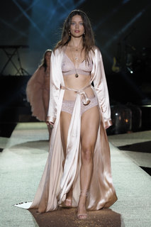 Emily DiDonato feet photo thumbnail