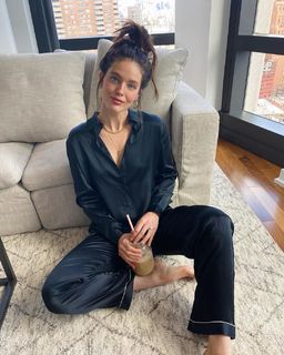 Emily DiDonato feet photo thumbnail