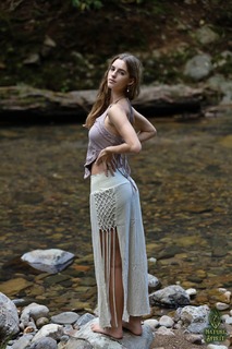 Emily Feld feet photo thumbnail