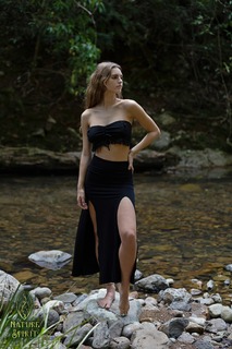 Emily Feld feet photo thumbnail