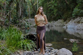 Emily Feld feet photo thumbnail