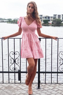 Emily Feld feet photo thumbnail