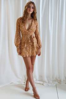 Emily Feld feet photo thumbnail