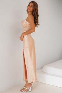 Emily Feld feet photo thumbnail