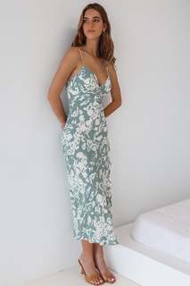 Emily Feld feet photo thumbnail