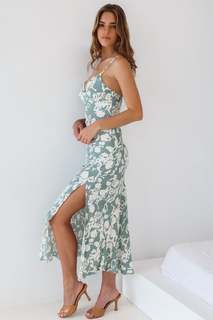 Emily Feld feet photo thumbnail