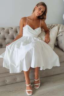 Emily Feld feet photo thumbnail