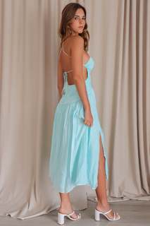 Emily Feld feet photo thumbnail