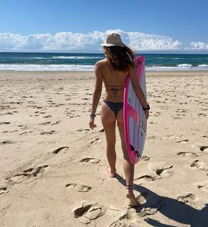 Emily Feld feet photo thumbnail