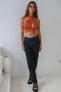 Emily Feld feet photo thumbnail