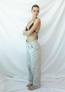 Emily Feld feet photo thumbnail