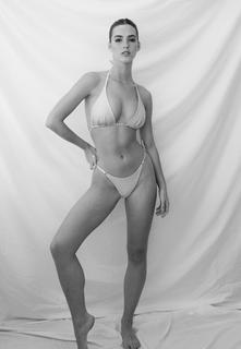 Emily Feld feet photo thumbnail