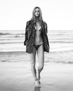 Emily Feld feet photo thumbnail