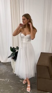 Emily Feld feet photo thumbnail