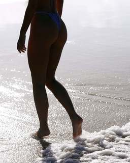 Emily Feld feet photo thumbnail