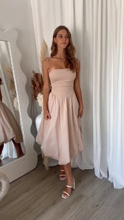 Emily Feld feet photo thumbnail