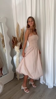 Emily Feld feet photo thumbnail