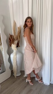 Emily Feld feet photo thumbnail