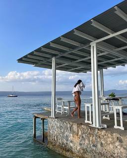 Emily Feld feet photo thumbnail
