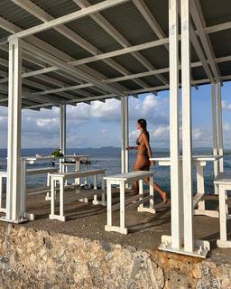 Emily Feld feet photo thumbnail